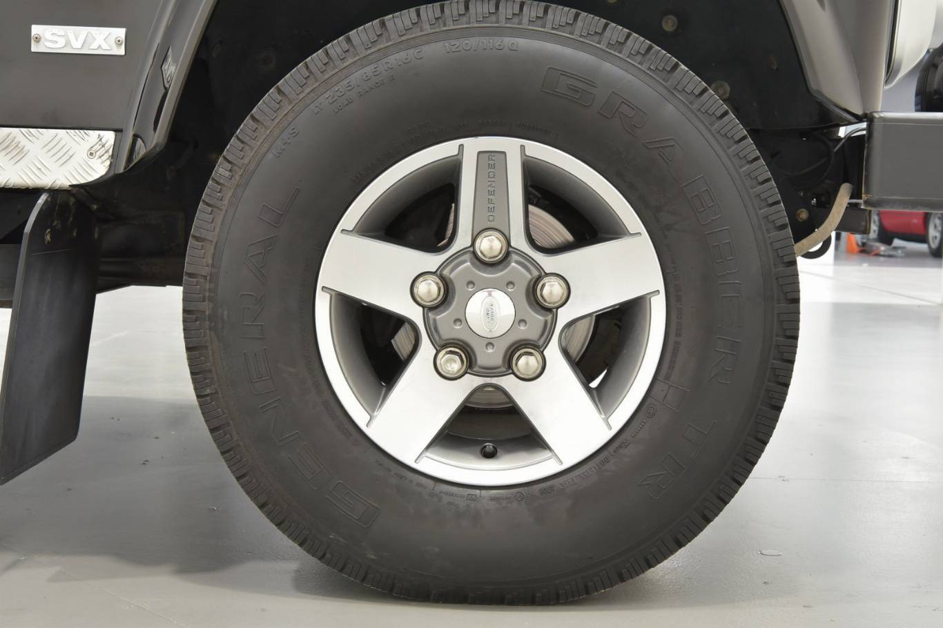 LAND ROVER Defender 32