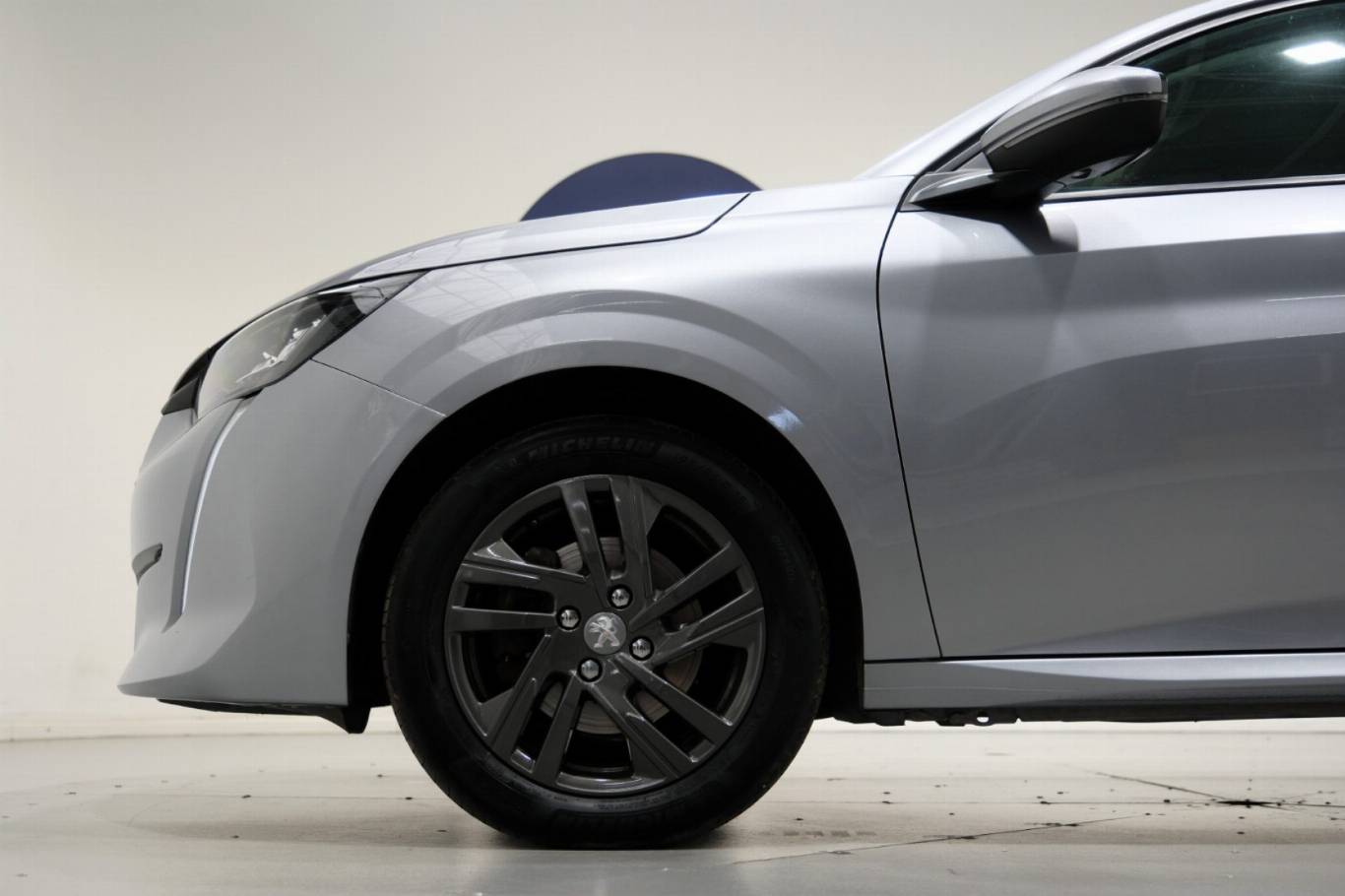 PEUGEOT 208 19