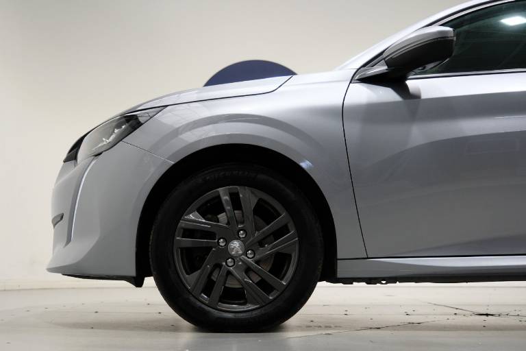 PEUGEOT 208 19