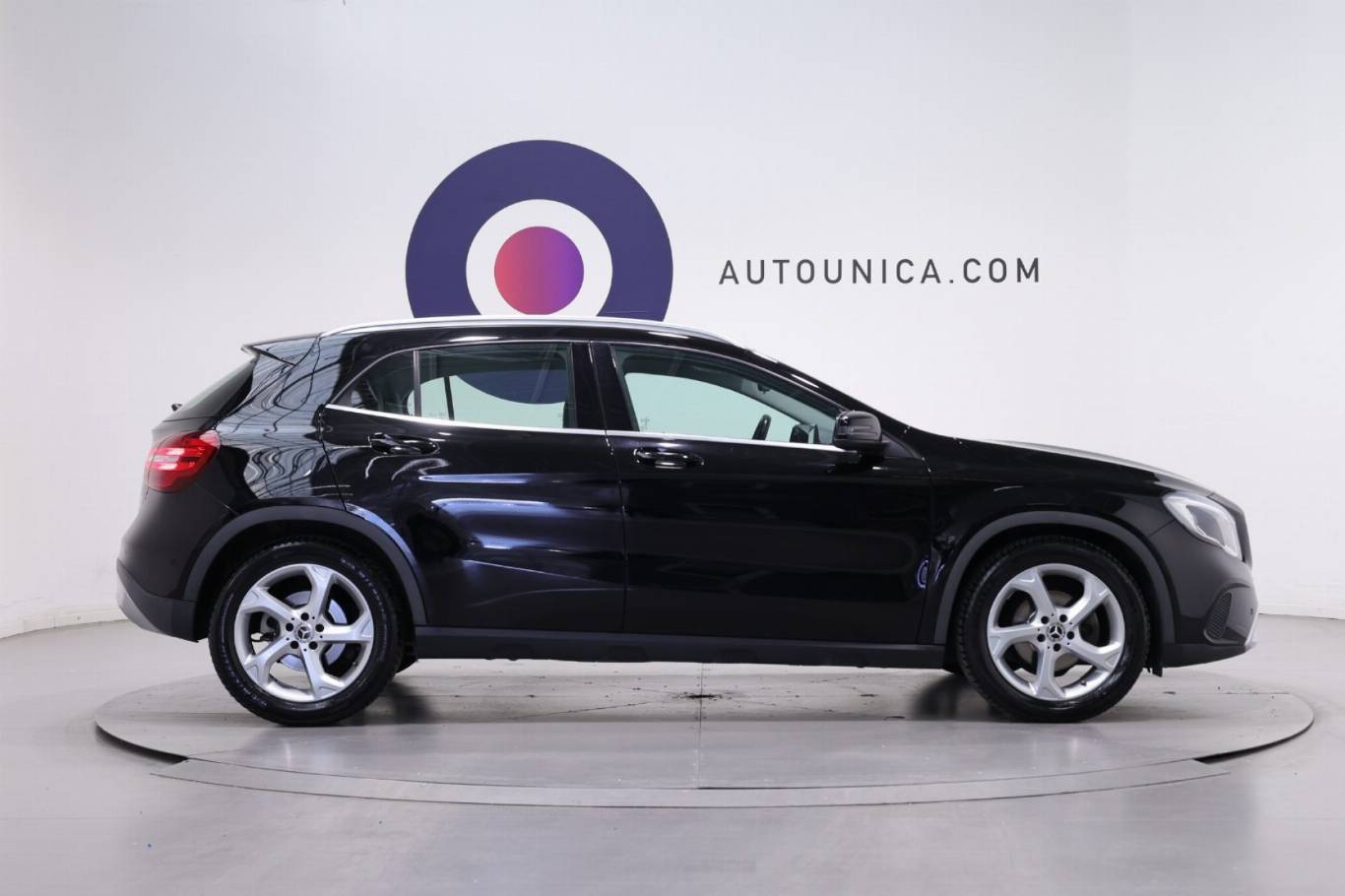 MERCEDES-BENZ GLA 200 4