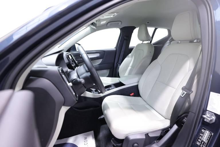 VOLVO XC40 13