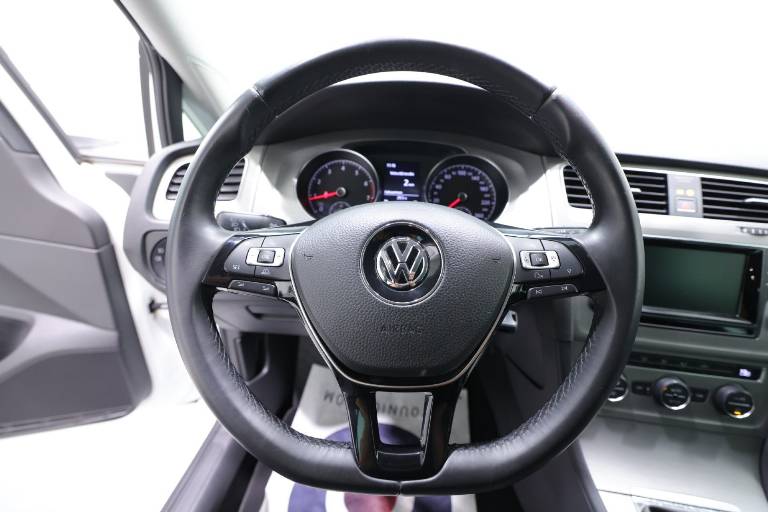 VOLKSWAGEN Golf 7