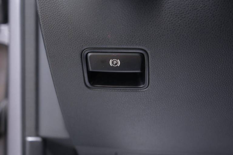 MERCEDES-BENZ B 180 24