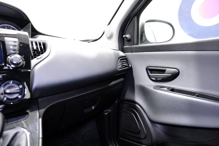 LANCIA Ypsilon 28