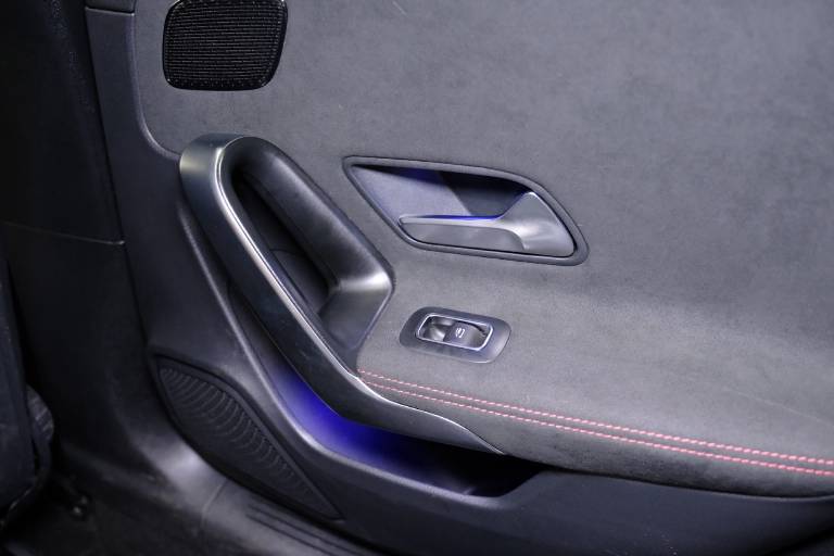 MERCEDES-BENZ A 180 40