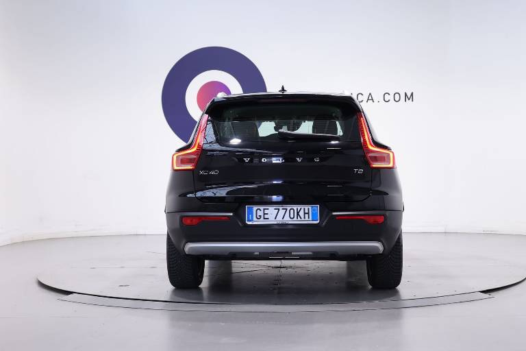 VOLVO XC40 15