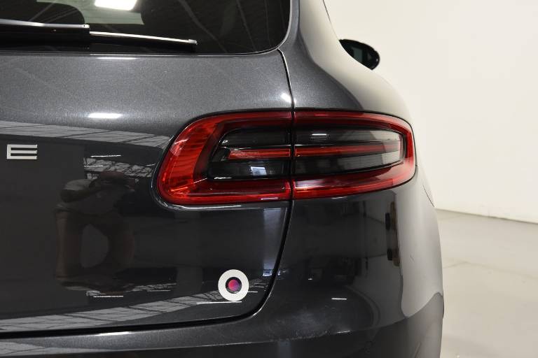 PORSCHE Macan 22