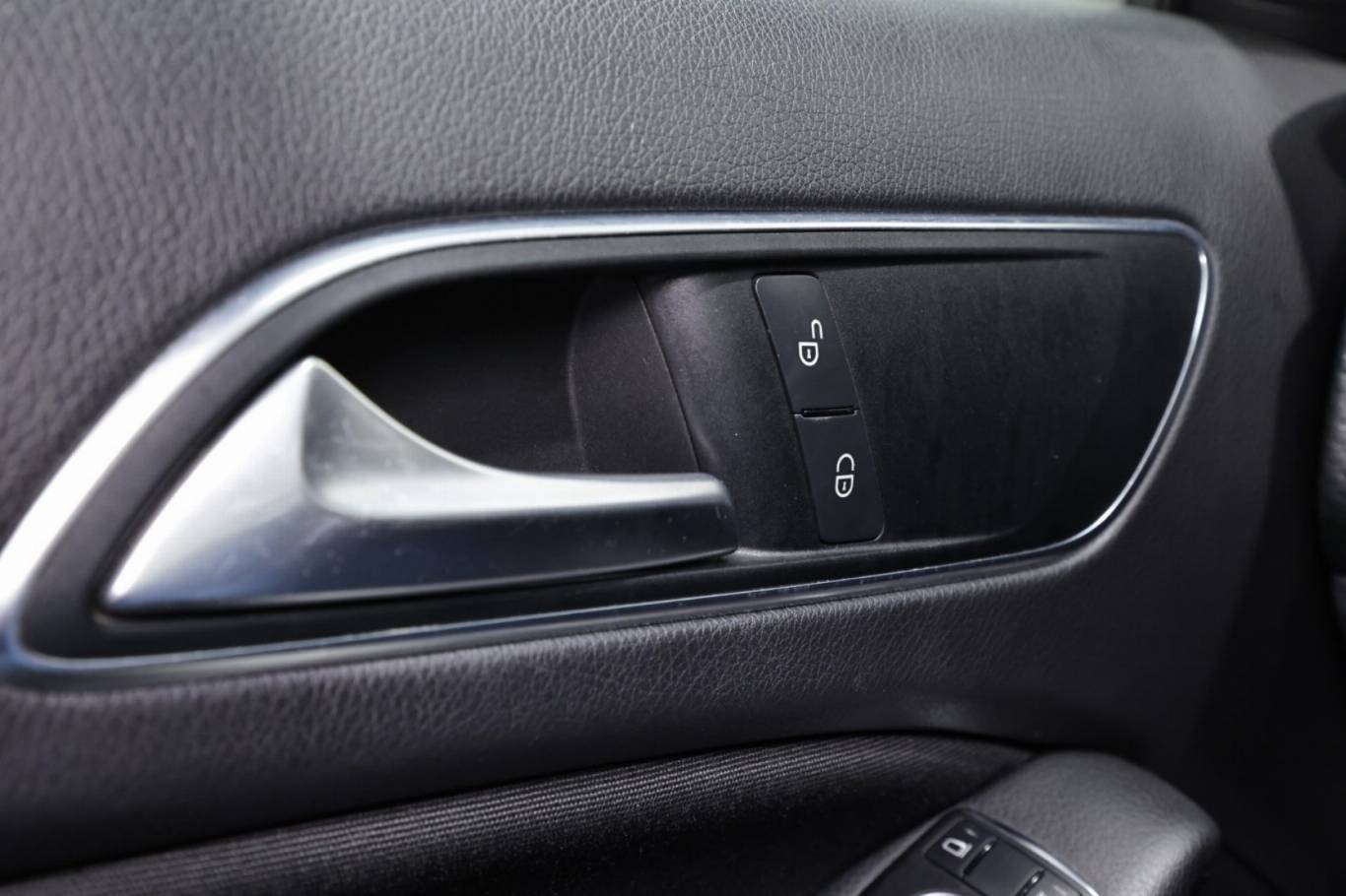 MERCEDES-BENZ A 180 25