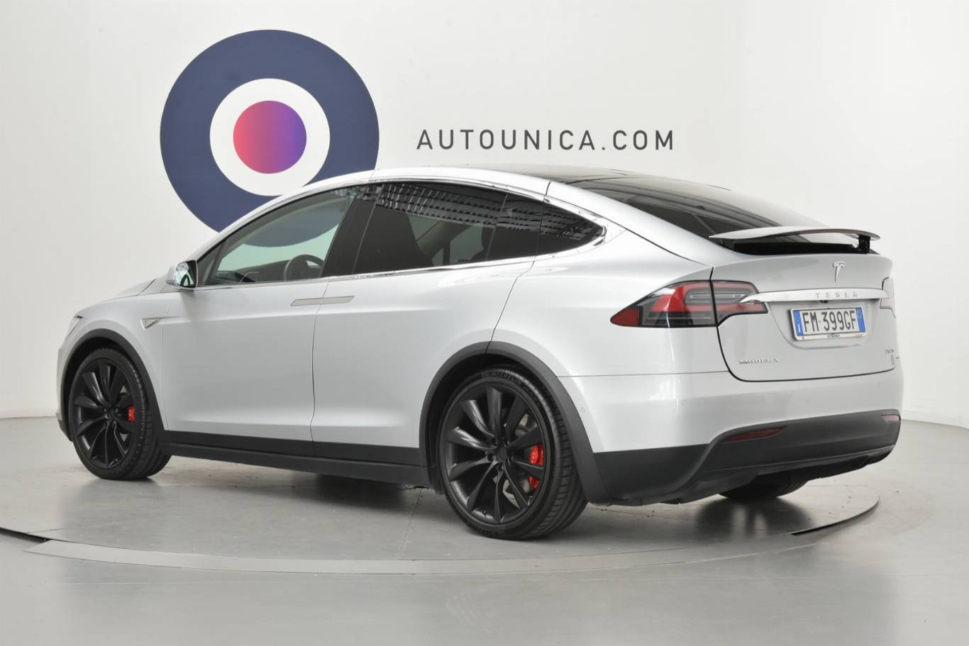 TESLA Model X 2
