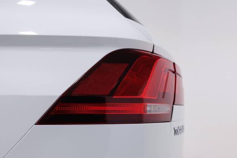 VOLKSWAGEN Tiguan 42