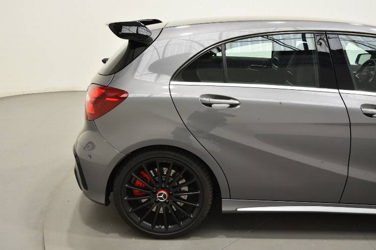 MERCEDES-BENZ A 45 AMG 62