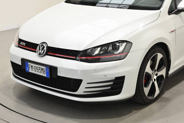VOLKSWAGEN Golf GTI 51