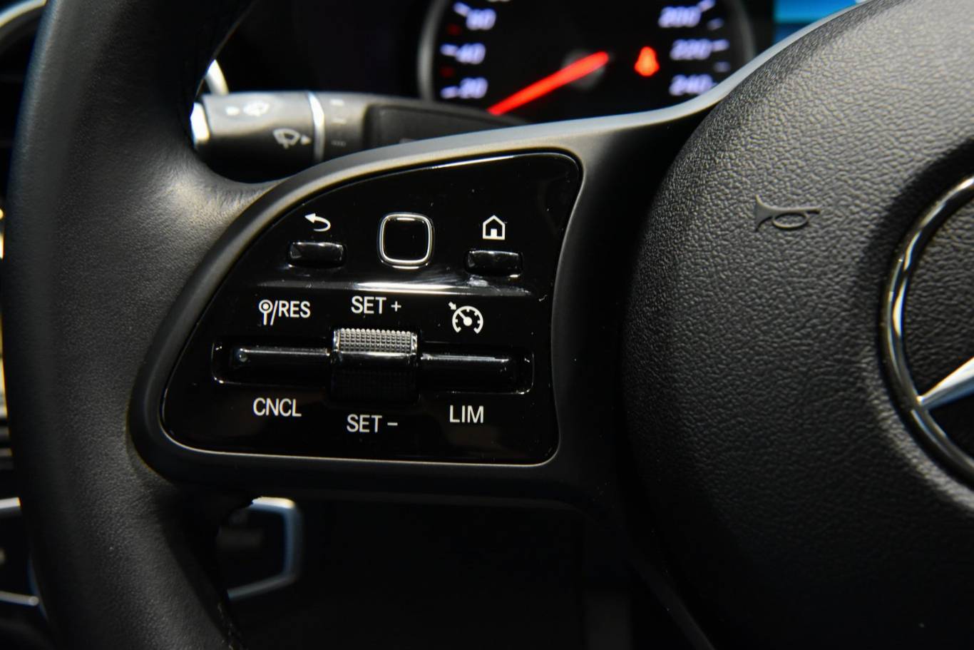 MERCEDES-BENZ C 220 7