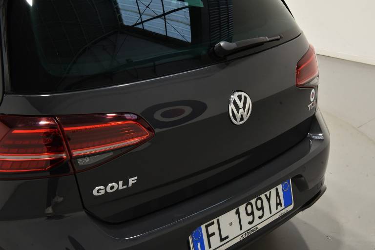 VOLKSWAGEN Golf 52