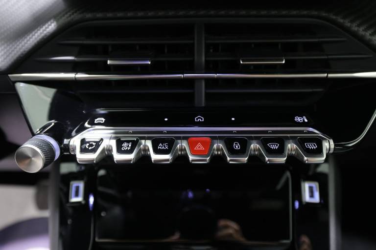 PEUGEOT 2008 28