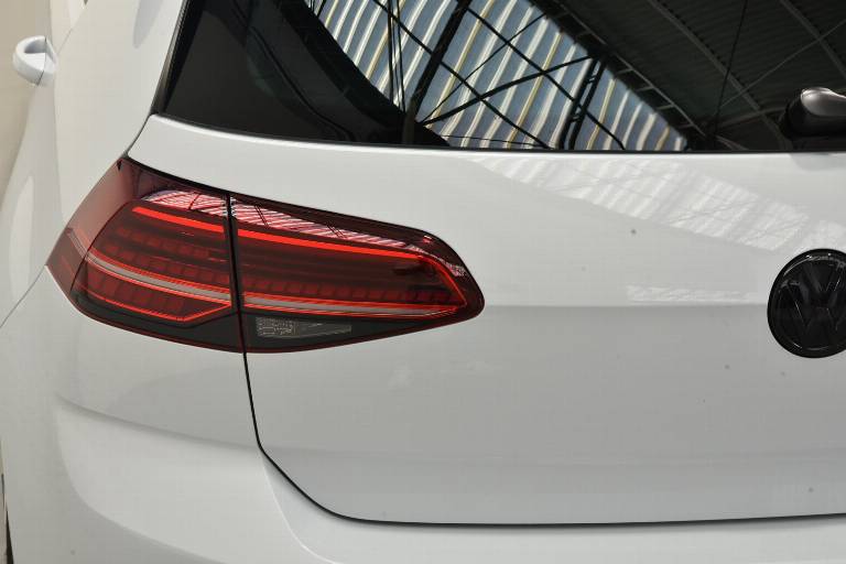 VOLKSWAGEN Golf 34