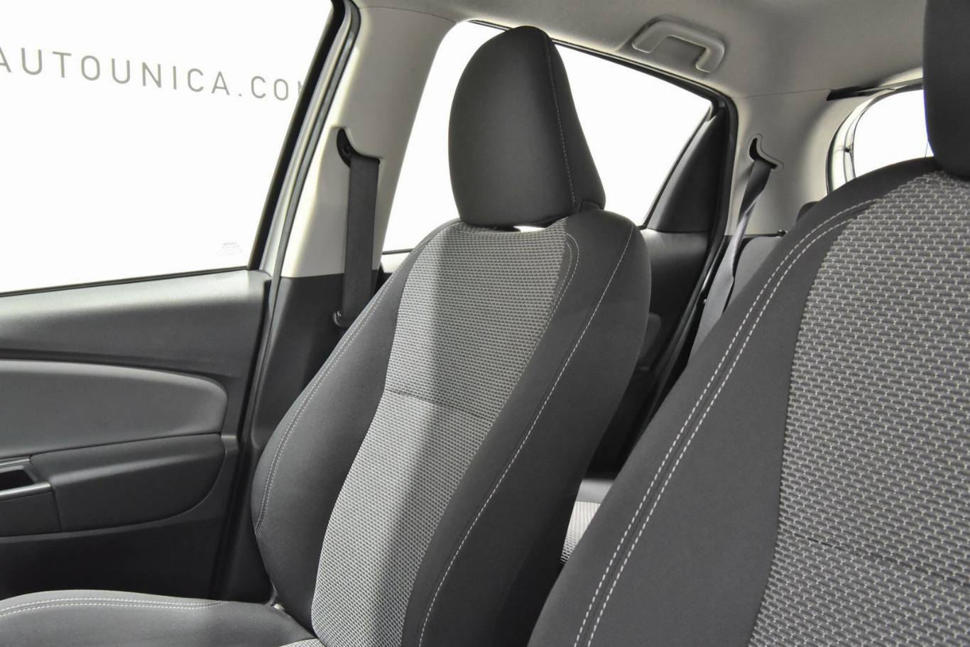 TOYOTA Yaris 49