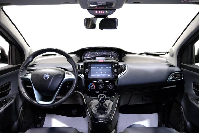 LANCIA Ypsilon 9