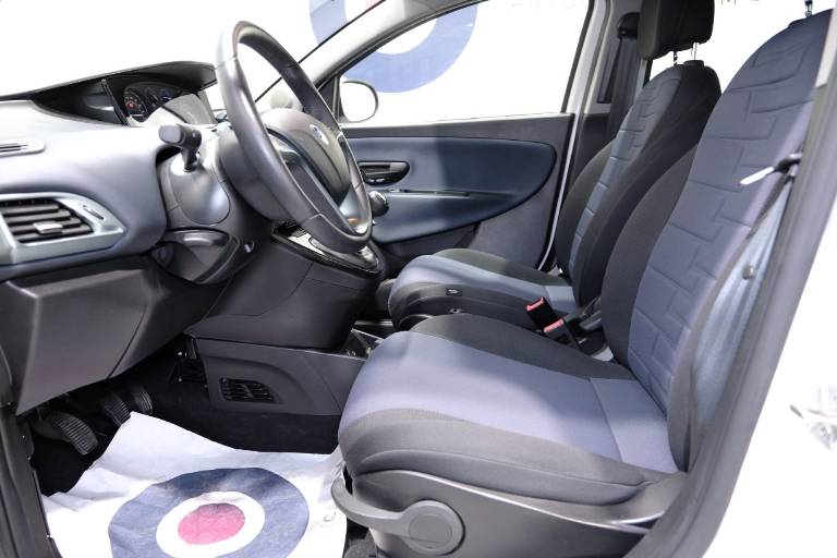 LANCIA Ypsilon 18