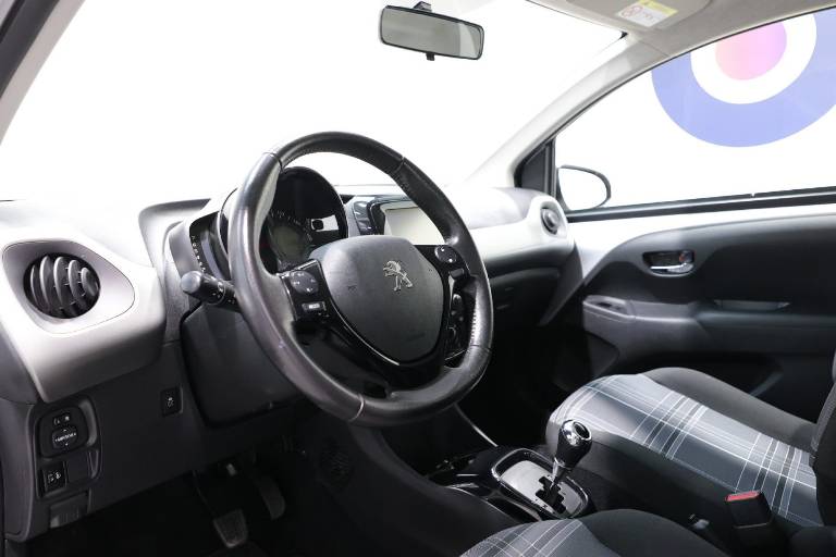 PEUGEOT 108 5