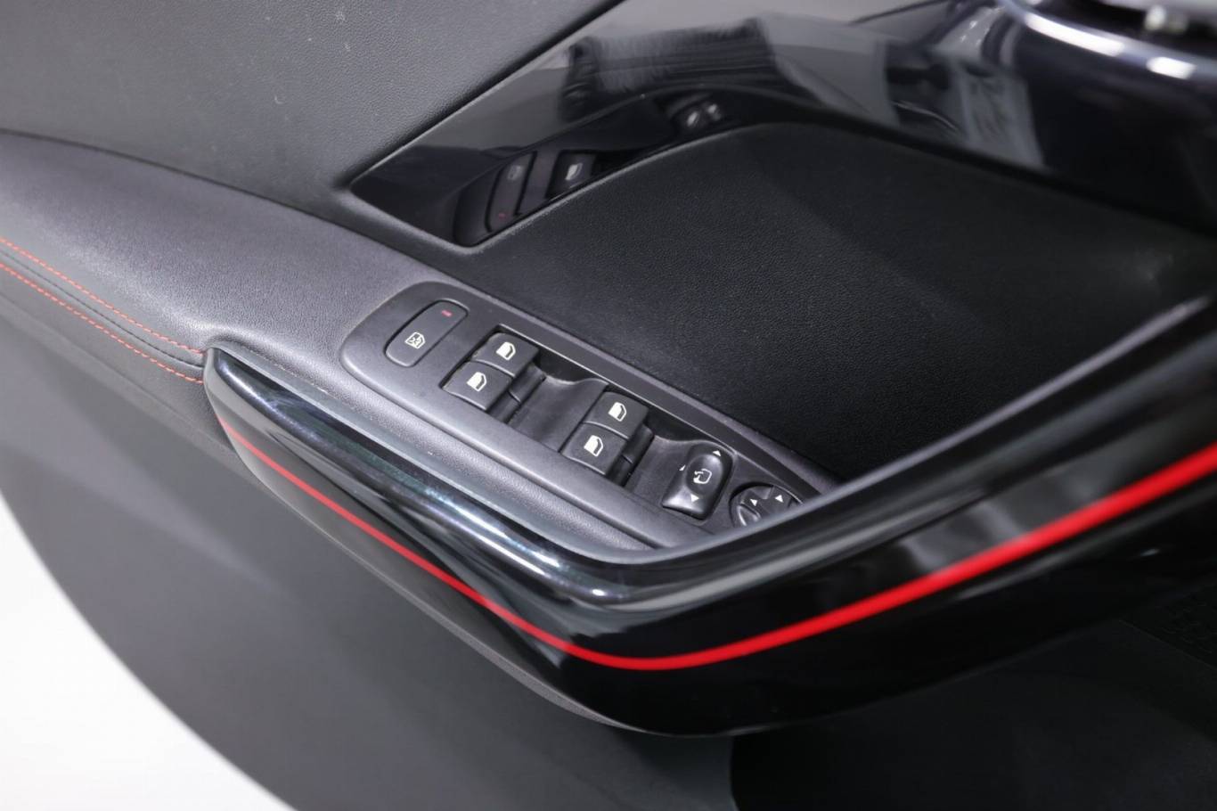PEUGEOT 2008 33