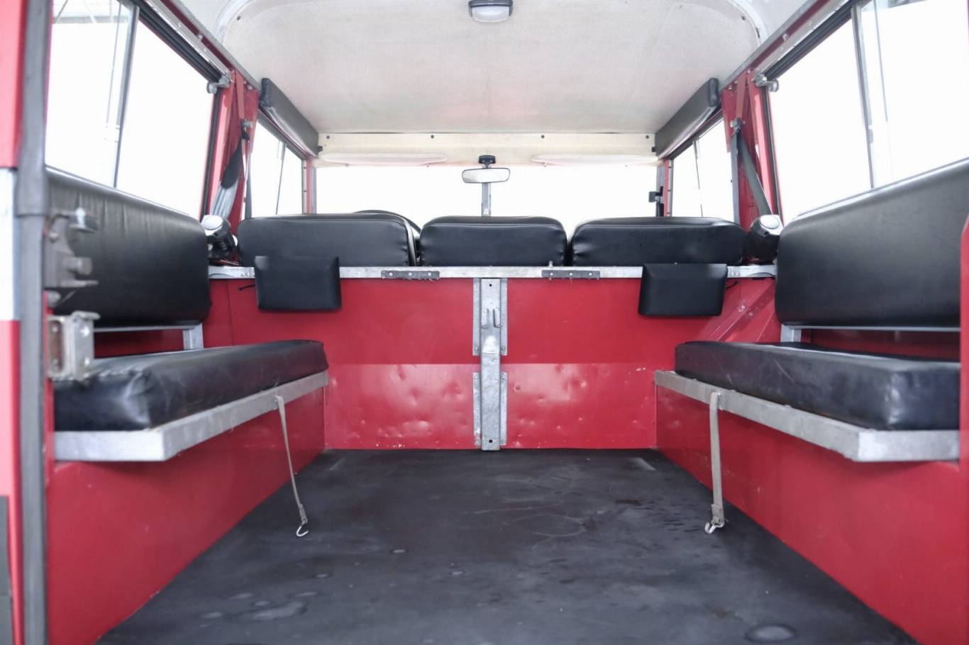 LAND ROVER Defender 8