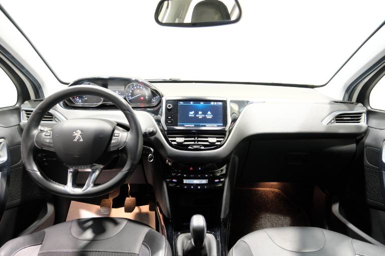 PEUGEOT 2008 10