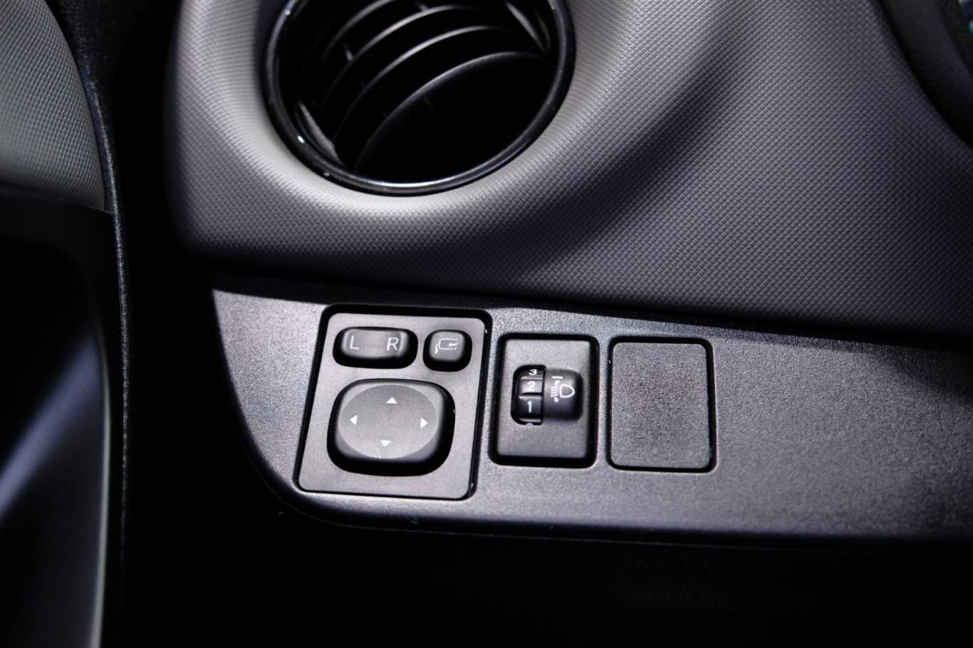 TOYOTA Yaris 26