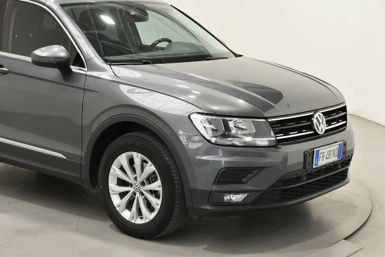 VOLKSWAGEN Tiguan 16