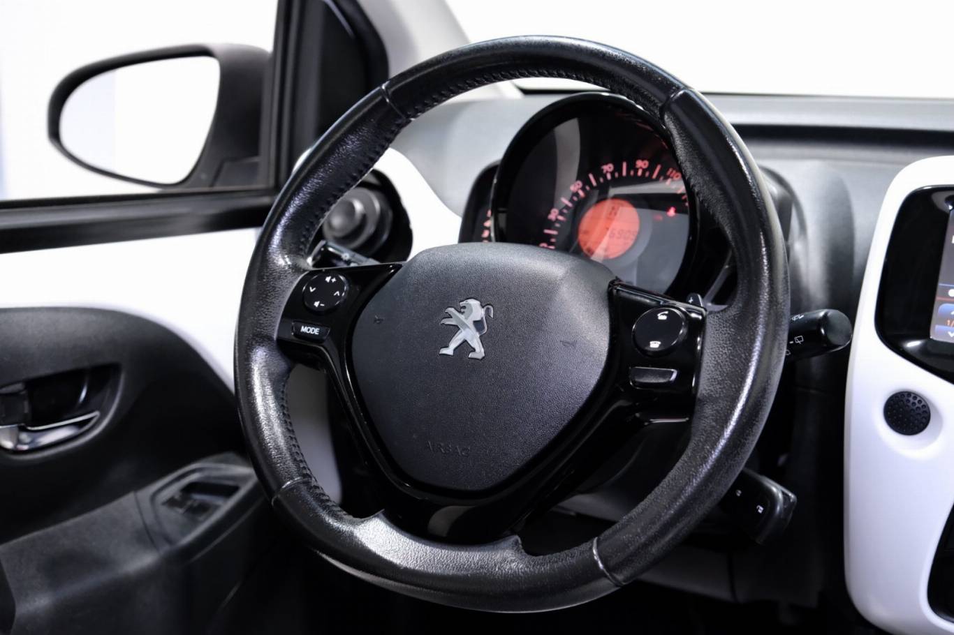 PEUGEOT 108 42