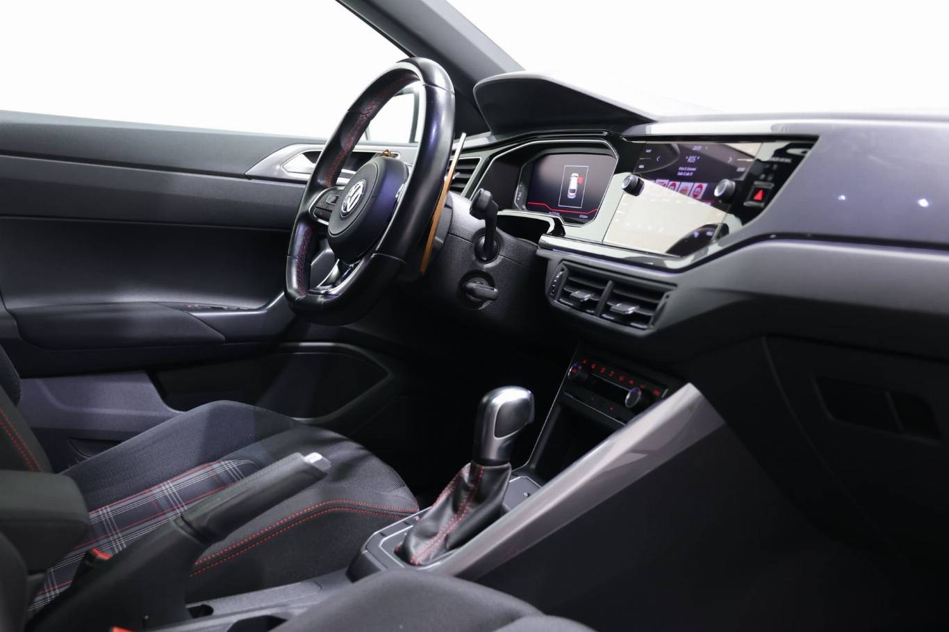 VOLKSWAGEN Polo 44