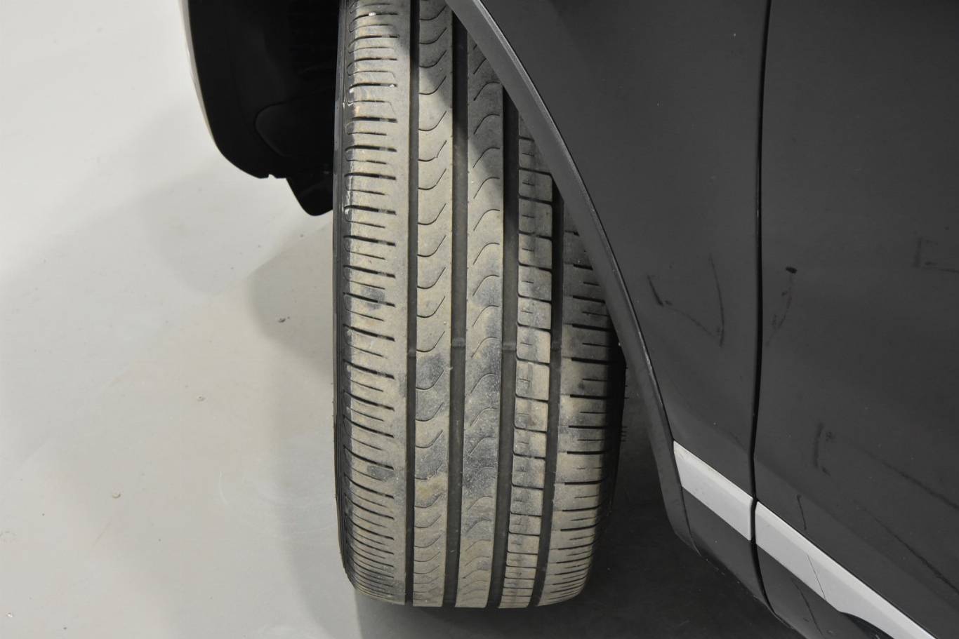 VOLKSWAGEN Touareg 13