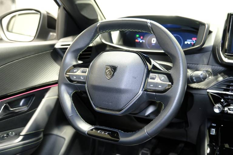 PEUGEOT 208 41