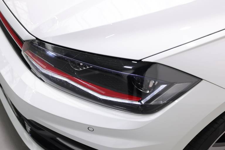 VOLKSWAGEN Polo 13