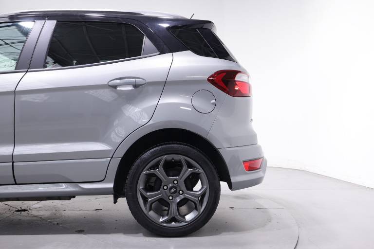 FORD EcoSport 38