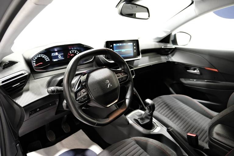 PEUGEOT 208 5
