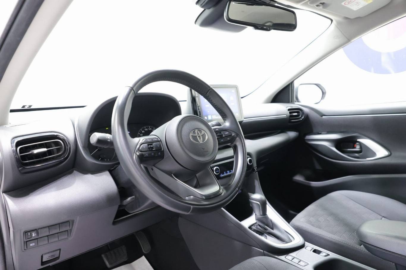 TOYOTA Yaris 5