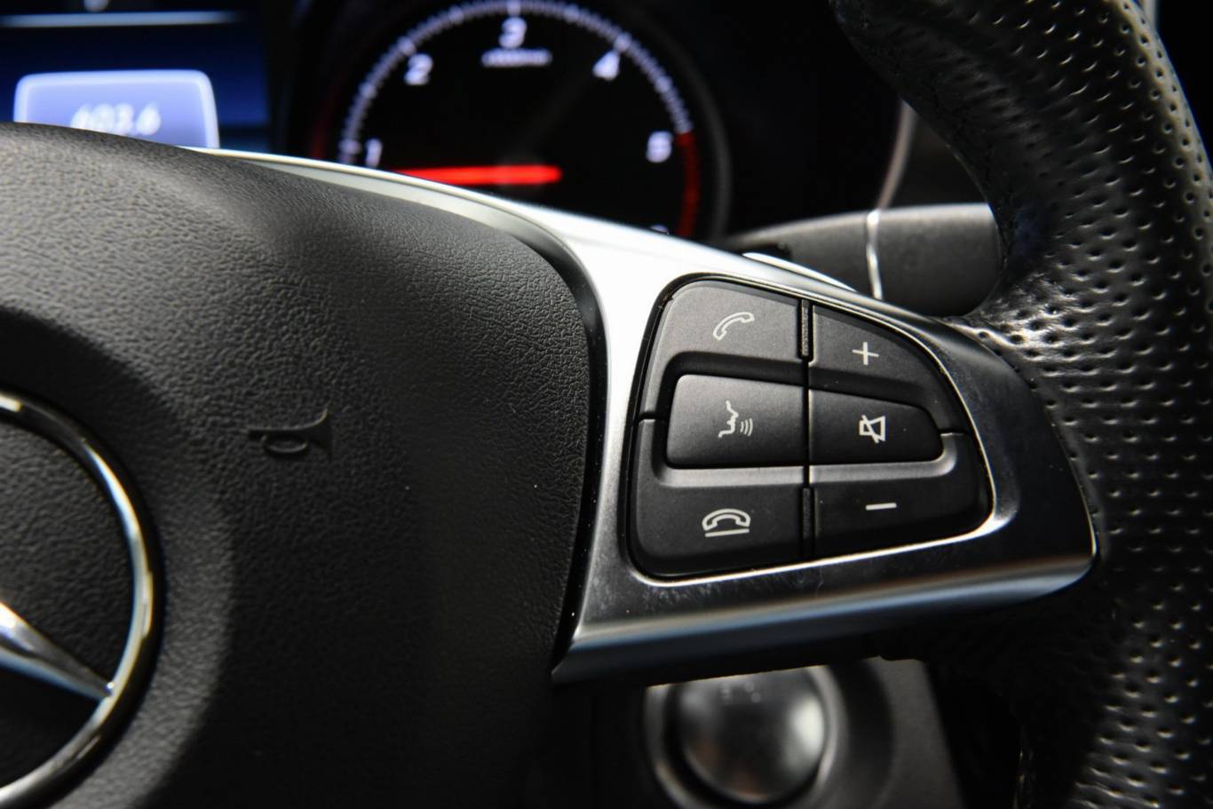 MERCEDES-BENZ GLC 220 8