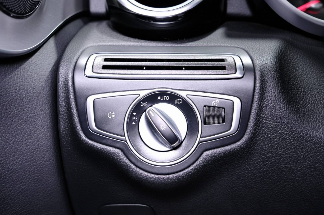 MERCEDES-BENZ C 220 24