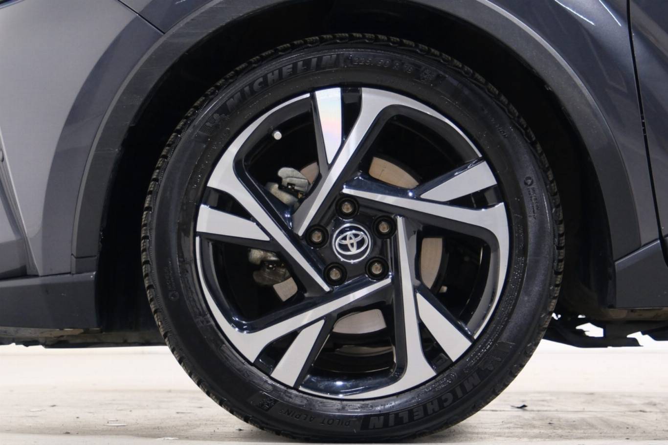 TOYOTA C-HR 14