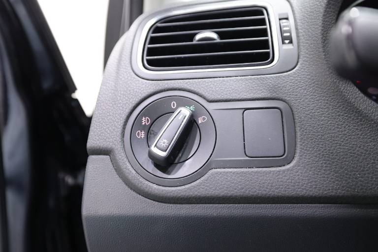VOLKSWAGEN Polo 24