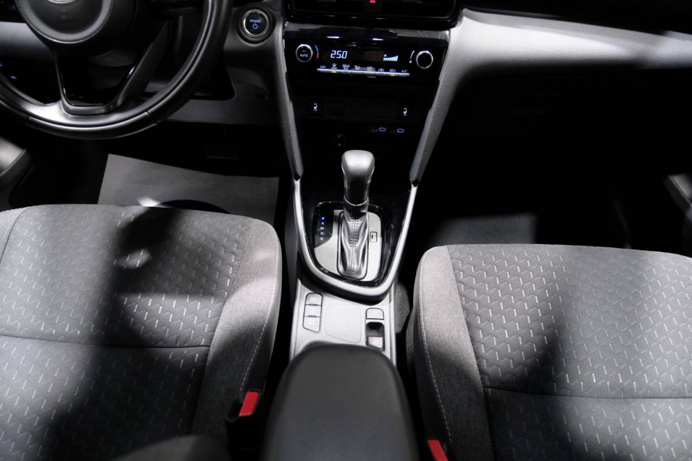 TOYOTA Yaris Cross 41