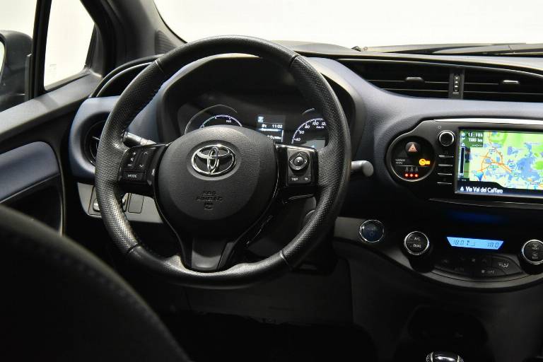 TOYOTA Yaris 23