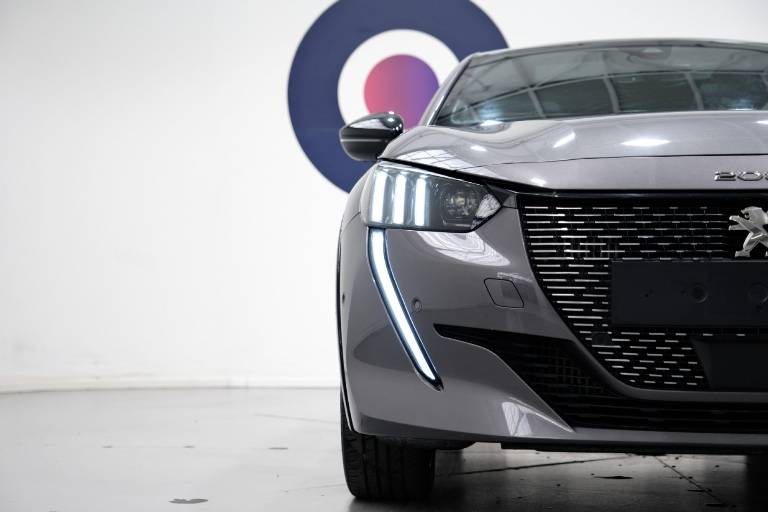 PEUGEOT 208 56