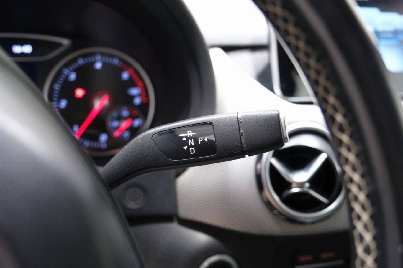 MERCEDES-BENZ B 180 22