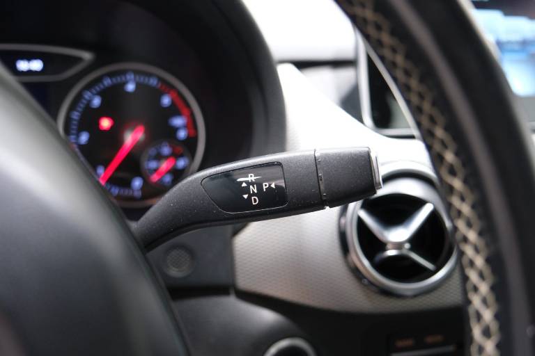 MERCEDES-BENZ B 180 22