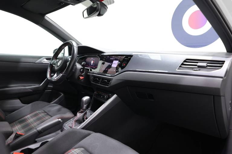 VOLKSWAGEN Polo GTI 43