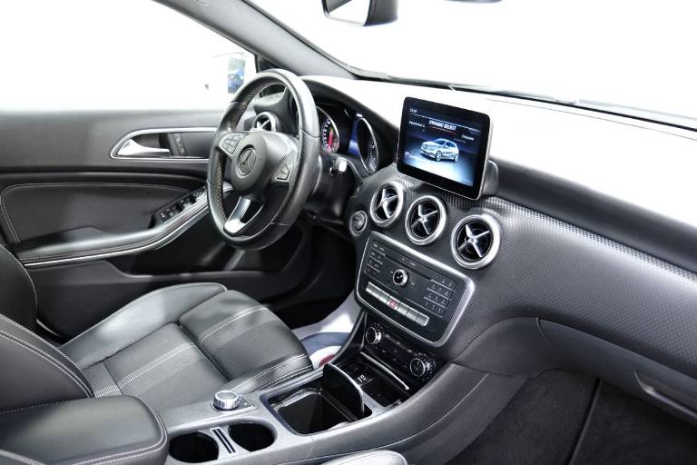 MERCEDES-BENZ A 180 60