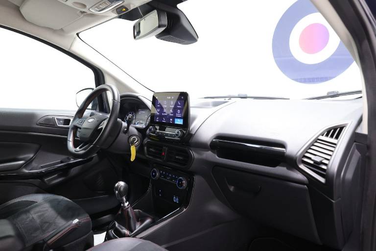 FORD EcoSport 32