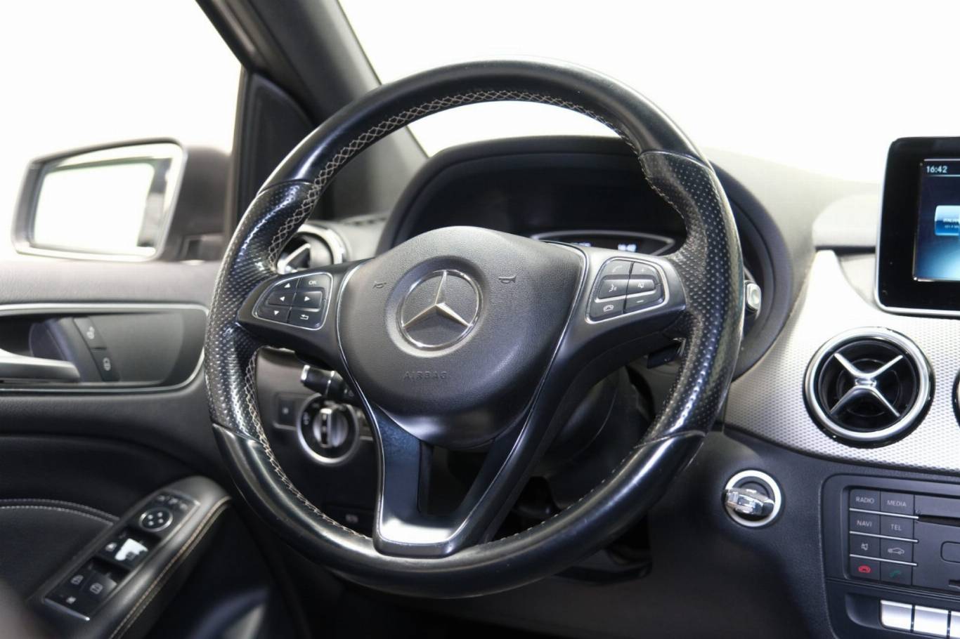 MERCEDES-BENZ B 180 36